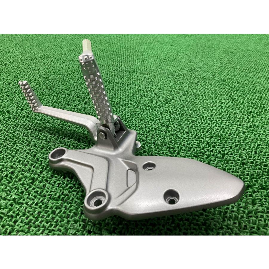 SV650 ステップ 右 298847 スズキ 純正 中古 バイク 部品 VP55B ブレーキペダル ペグ 綺麗 良品 車検 Genuine cA スズキ（SUZUKI） SV650 ステップ 右 298847 純正 中古 バイク 部品