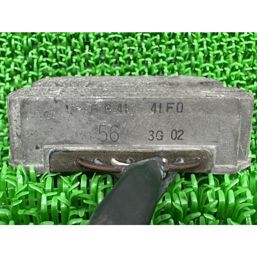 イントルーダークラシック400 レギュレター スズキ 純正 中古 バイク 部品 VK54A レギュレーター レクチファイアー 機能的問題なし 品薄 Nc_2