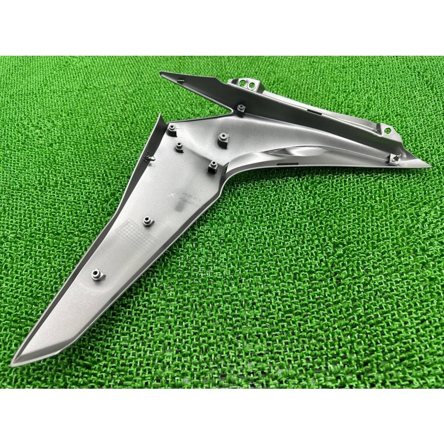 カワサキ（Kawasaki） Z1000 シュラウド 右 銀 49125-0576 純正 中古