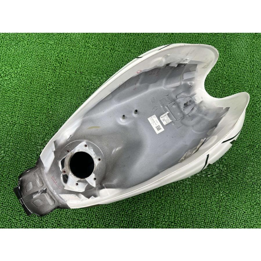 TRIUMPH（トライアンフ） スピード400 タンク 白/黒 純正 中古