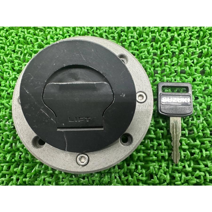 確認用 スズキ（SUZUKI） GSF1200 タンクキャップ 純正 中古 バイク 部品