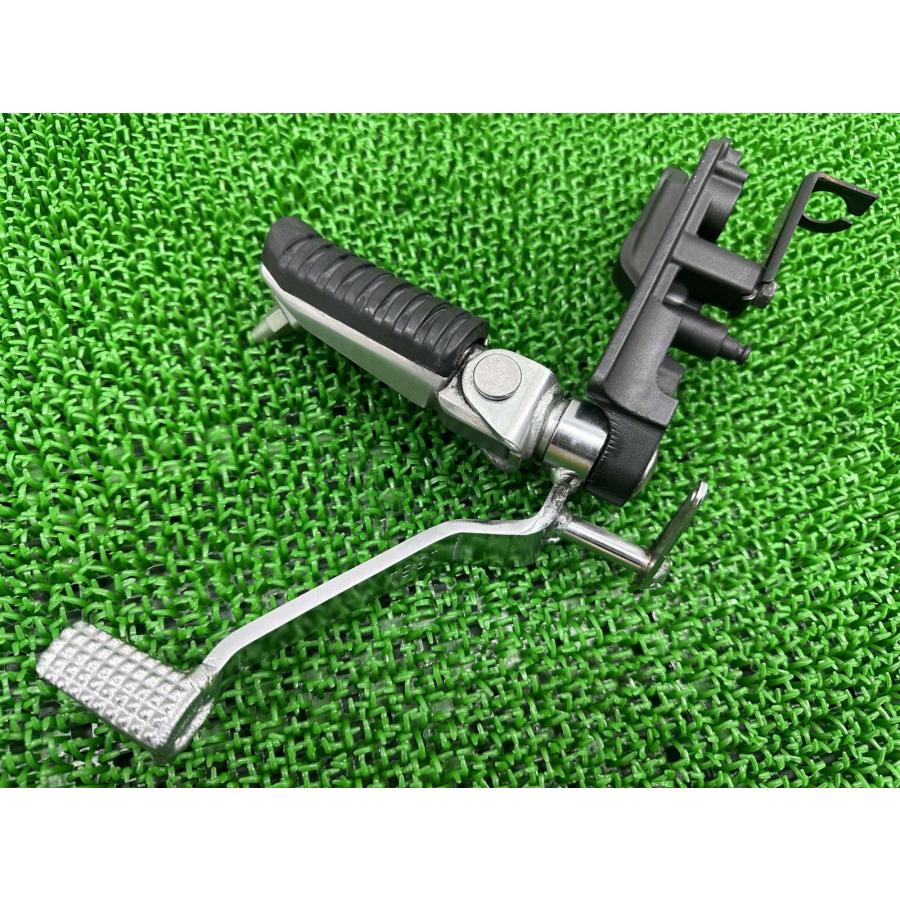 カワサキ（Kawasaki） ZRX1200ダエグ ステップ 右 35011-1820 純正