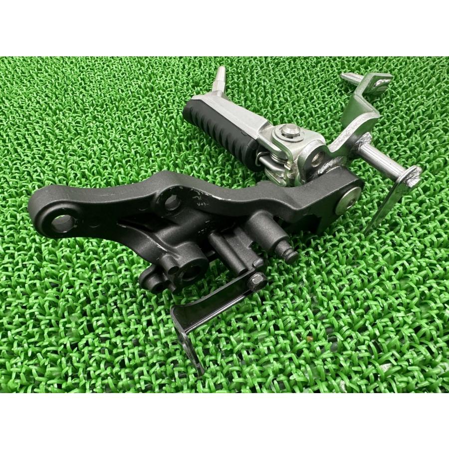 ZRX1200ダエグ ステップ 右 35011-1820 カワサキ 純正 バイク 部品 ZR1200D ブレーキペダル 曲がり無し 品薄 希少品 【中古】 45 カワサキ（Kawasaki） ZRX1200ダエグ ステップ 右 35011-1820 純正