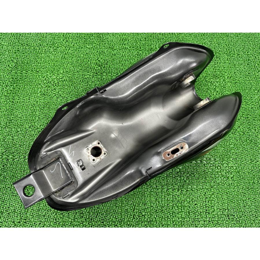 YAMAHA（ヤマハ） YBR125 タンク 黒 純正 中古 バイク 部品 LBPPCJL