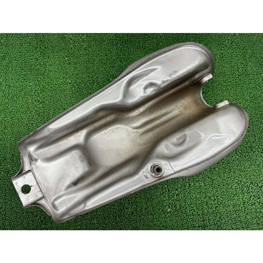 ホンダ（HONDA） GB250クラブマン タンク 銀 純正 中古 バイク 部品