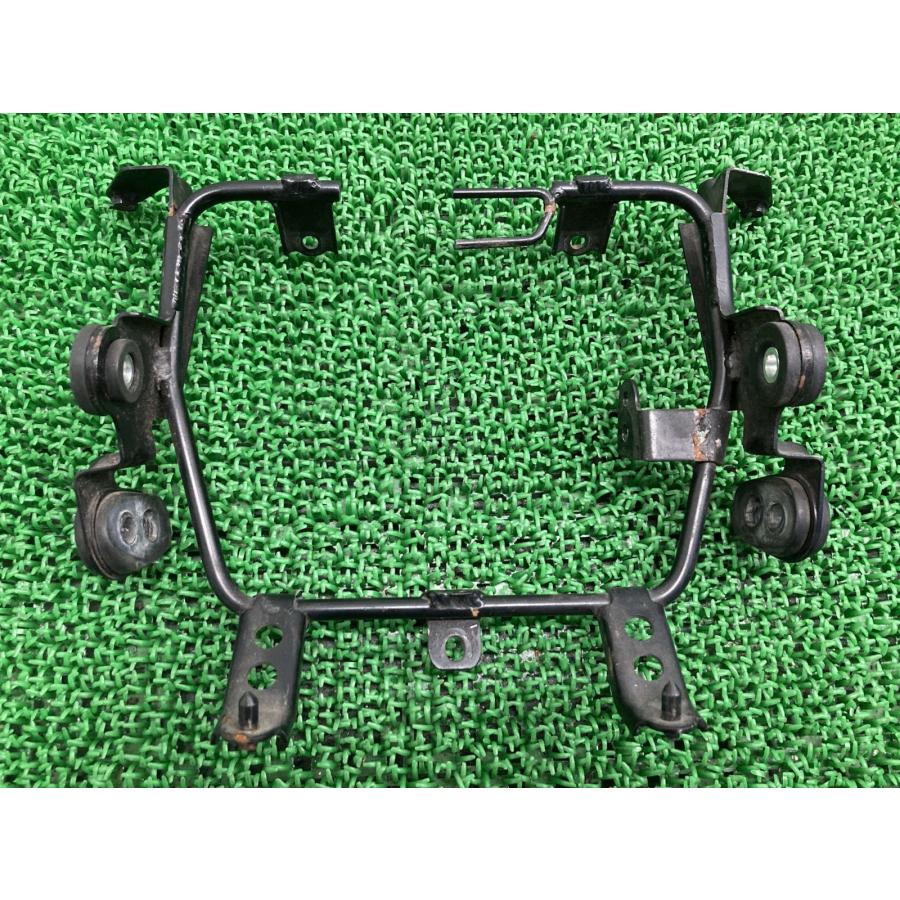ZRX400 ヘッドライトステー カワサキ 純正 ZR400E アッパーカウルステー ビキニカウルステー ウインカーステー 曲がり無し 【中古】 82 カワサキ（Kawasaki） ZRX400 ヘッドライトステー 純正 中古 バイク