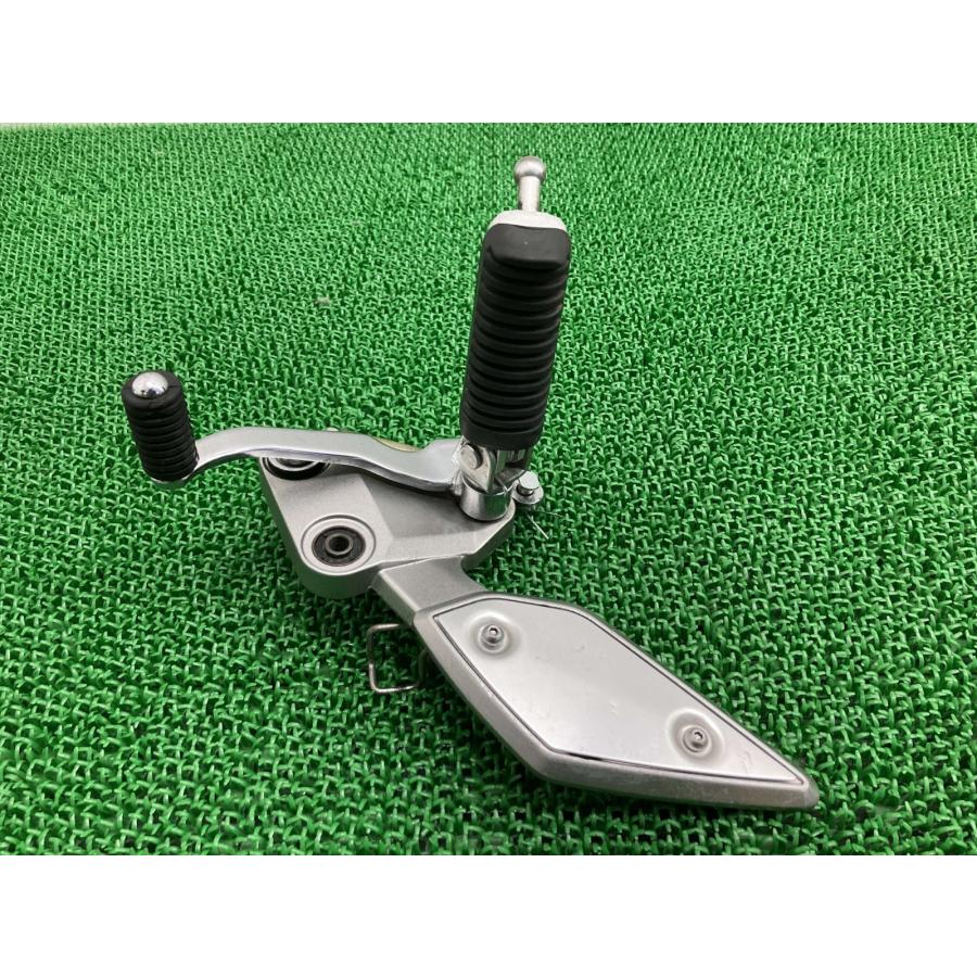 FZ-1フェザー メインステップ 右 2D1 ヤマハ 純正 中古 RN21J ペグ ブレーキペダル aB YAMAHA（ヤマハ） FZ-1フェザー メインステップ 右 2D1 純正 中古