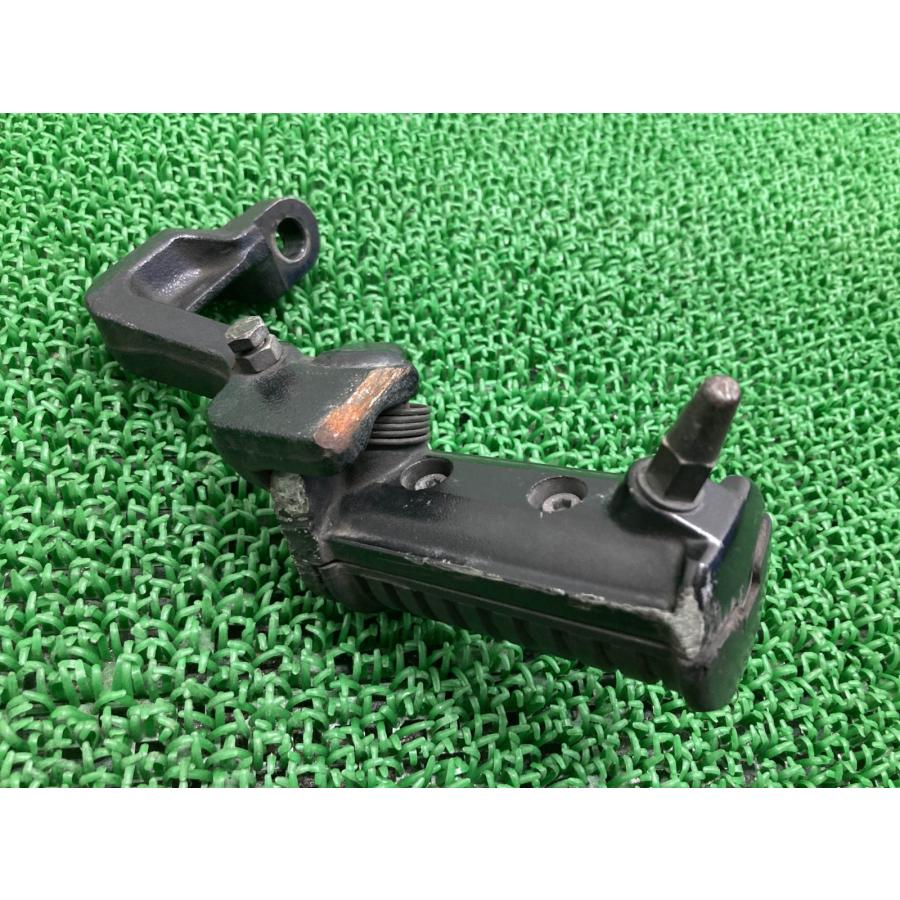 カワサキ（Kawasaki） W650 メインステップ 右 純正 中古 バイク 部品