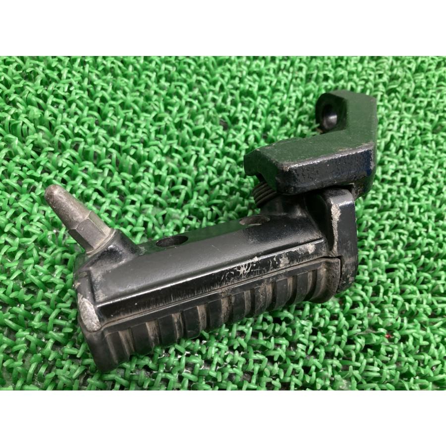 カワサキ（Kawasaki） W650 メインステップ 左 純正 中古 バイク 部品