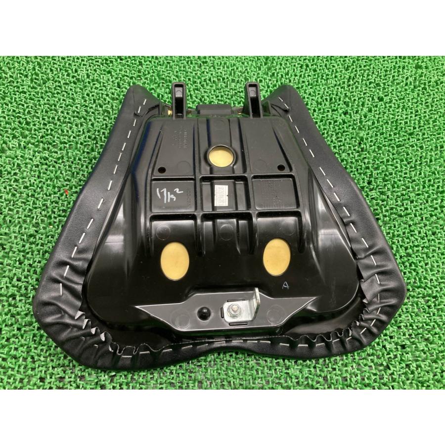 W650シート カワサキ（Kawasaki） ZX-25R フロントシート 53066-0670 純正 中古