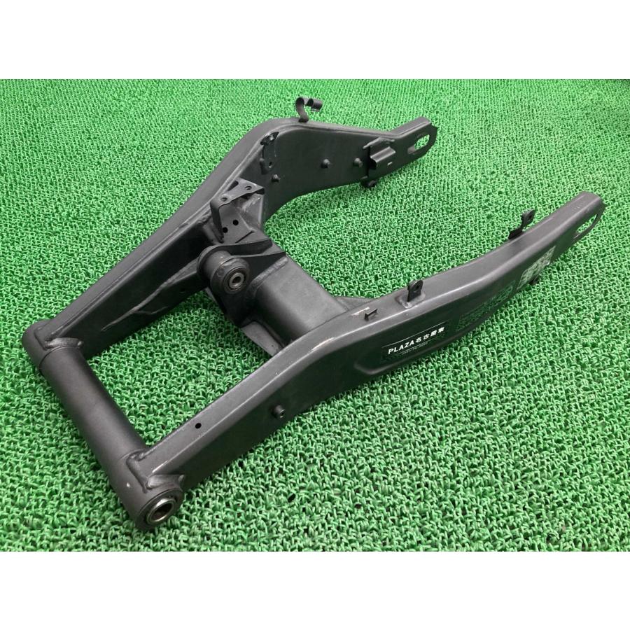 アクセサリー カワサキ（Kawasaki） ZX-25R スイングアーム 純正 中古 バイク 部品