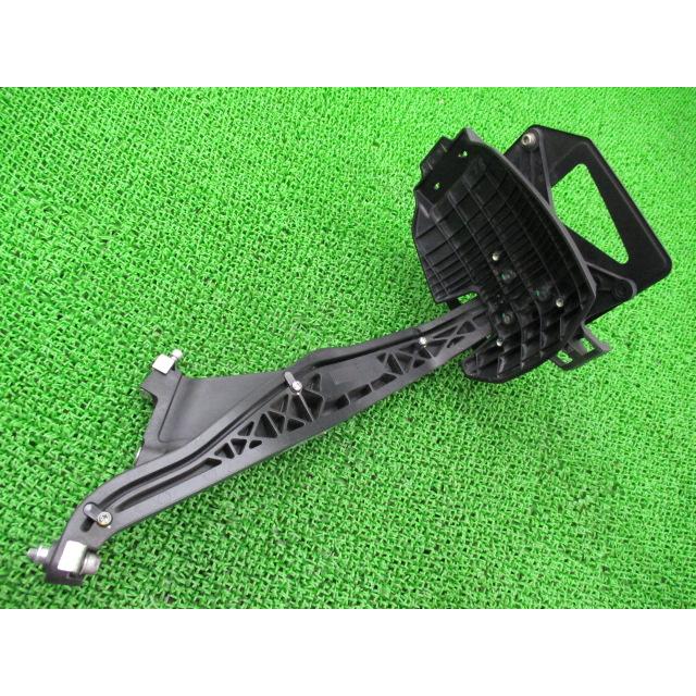 バイク部品　ドカティ　リアフェンダー　ナンバーステー　56113231C　アンダーカバー？　中古品 スクランブラーアイコン リアフェンダー 56113231C ドゥカティ 純正