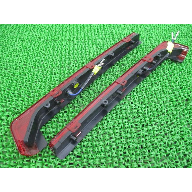 FLHTCU1690 LEDサイドマーカー 左右 4481/4482 ハーレー 純正 バイク 部品 4481 4482 コンディション良好 割れ欠け無し 【中古】 66 FLHTCU1690 LEDサイドマーカー 左右 4481/4482 ハーレー 純正 中古