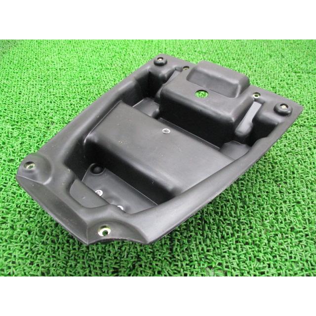 トライアンフ　シートカウル　3240058　中古品 トライアンフ シートカウル 3240058 中古品 スピードトリプル955i