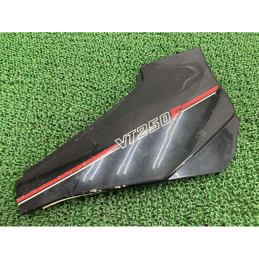 ホンダ VT250F サイドカバー 右 黒 KE8 純正 中古 バイク 部品
