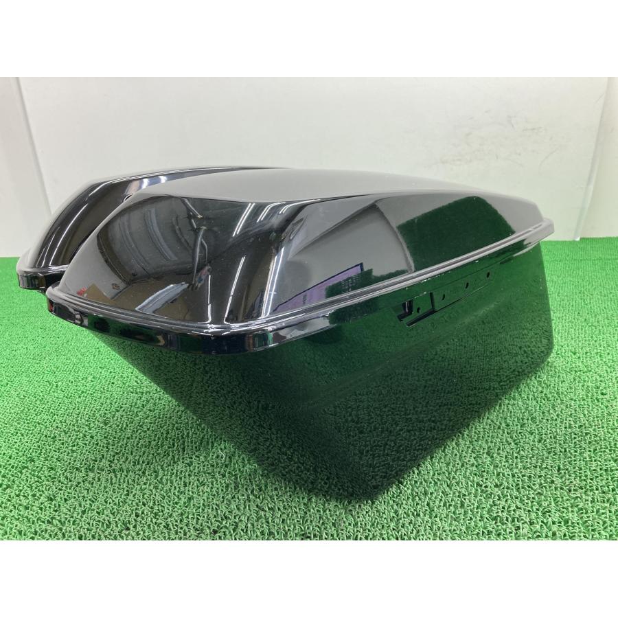 新発売の ティーエスパーツFLTRXS1690 パニアケース 左右 黒 791090200412 90200414 ハーレー 純正 中古 ペイント素材に 割れ欠け無し 品薄 FLHRC1580 パニアケース 左右 黒 79106-03A 79107-03A ハーレー 純正 中古 バイク 部品 ペイント素材に 割れ欠け無し 79106-03A 79107-03A