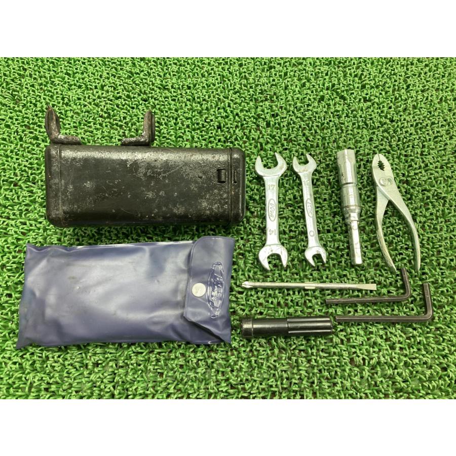 CD125K ツールボックス CD125K-2010*** ホンダ 純正 バイク 部品 CD125K 車載工具付き 工具入れ 当時物 凹み無し 品薄 【中古】 3 ホンダ（HONDA） CD125K ツールボックス CD125K-2010*** 純正 中古