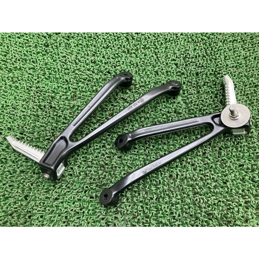 S1000RR タンデムステップ 左右 8 521 680/8 521 681 BMW 純正 中古 バイク 部品 コンディション良好 曲がり無し 品薄 希少品 Nkの画像