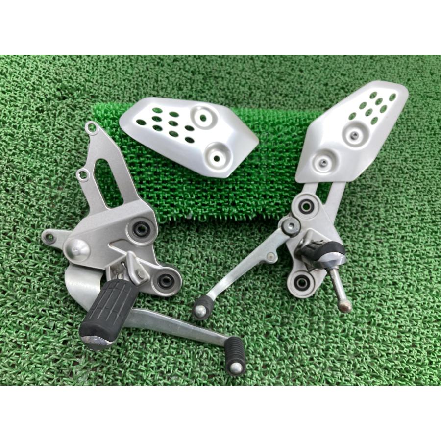 ヤマハ発動機 MT-07 ステップ 左右 1WS ヤマハ 純正 中古 バイク ヤマハ発動機 MT-07 ステップ 左右 1WS ヤマハ 純正 中古 バイク