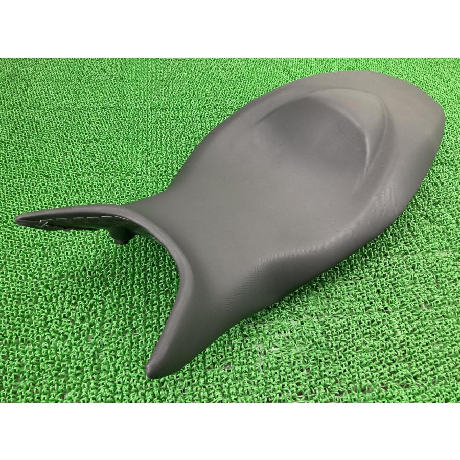 F800ST シート 7 678 600-07 WB10234J47ZR05***  純正 バイク 部品 7678600-07 修復素材や張替えベースに 品薄 希少品 【中古】 86 BMW F800ST シート 7 678 600-07 WB10234J47ZR05*** 純正 中古 バイク