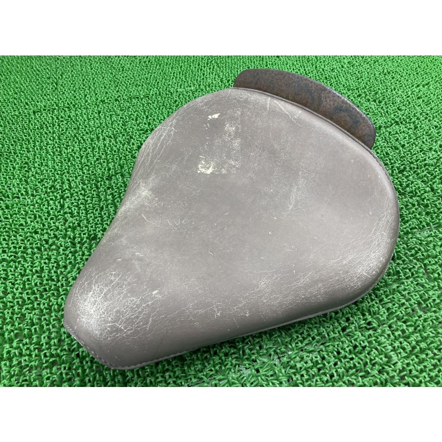 ドラッグスター400 シート 社外 バイク 部品 4TR VH01J ワンオフリジットソロシート 破れ無し 品薄 希少品 【中古】 83 ドラッグスター400 シート 社外 中古 バイク 部品 4TR VH01J ワンオフ