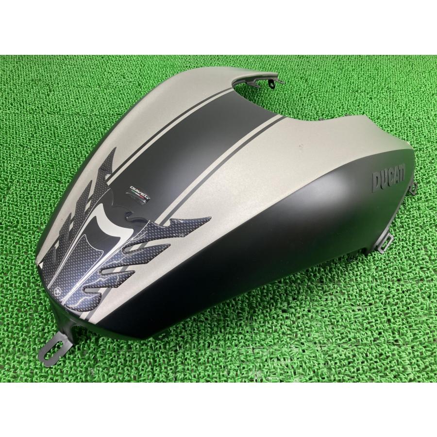 ディアベルダーク タンクカバー ドゥカティ 純正 2015年式外し ZDMG105 デカール タンクパッド コンディション良好 【中古】 78 DUCATI（ドゥカティ） ディアベルダーク タンクカバー 純正 中古
