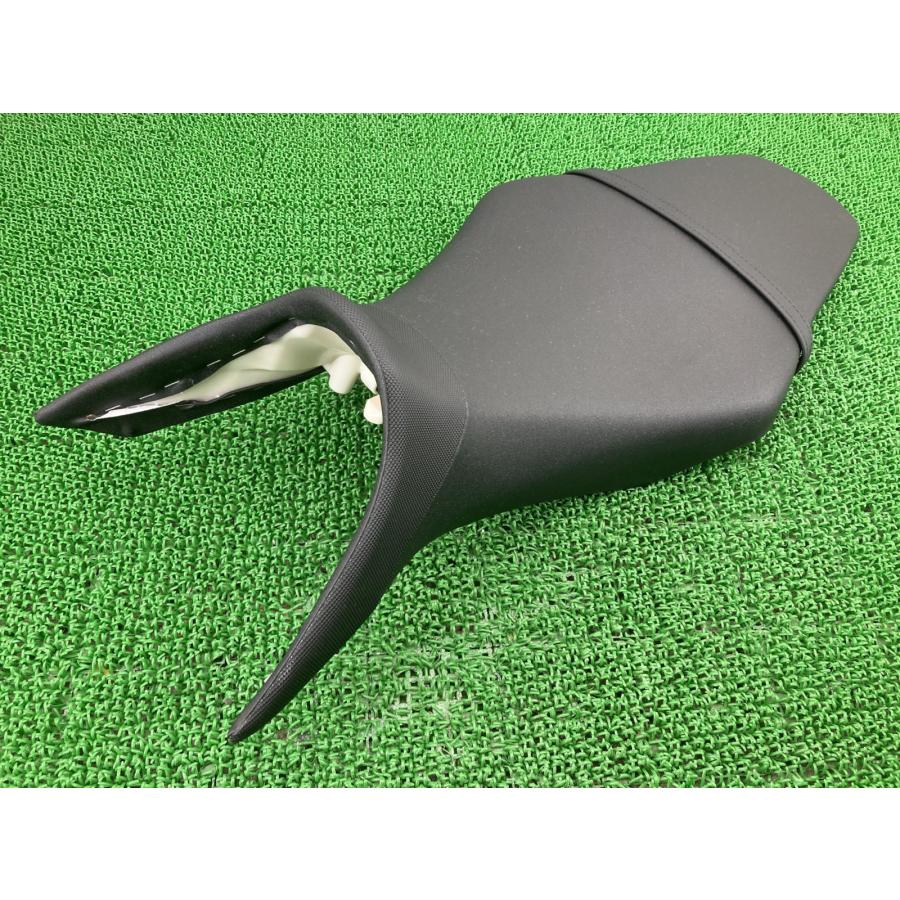 MT-09 シート 1RC ヤマハ 純正 バイク 部品 RN34J コンディション良好 破れ無し 品薄 希少品 車検 Genuine 【中古】 21 YAMAHA（ヤマハ） MT-09 シート 1RC 純正 中古 バイク 部品 RN34J 修復