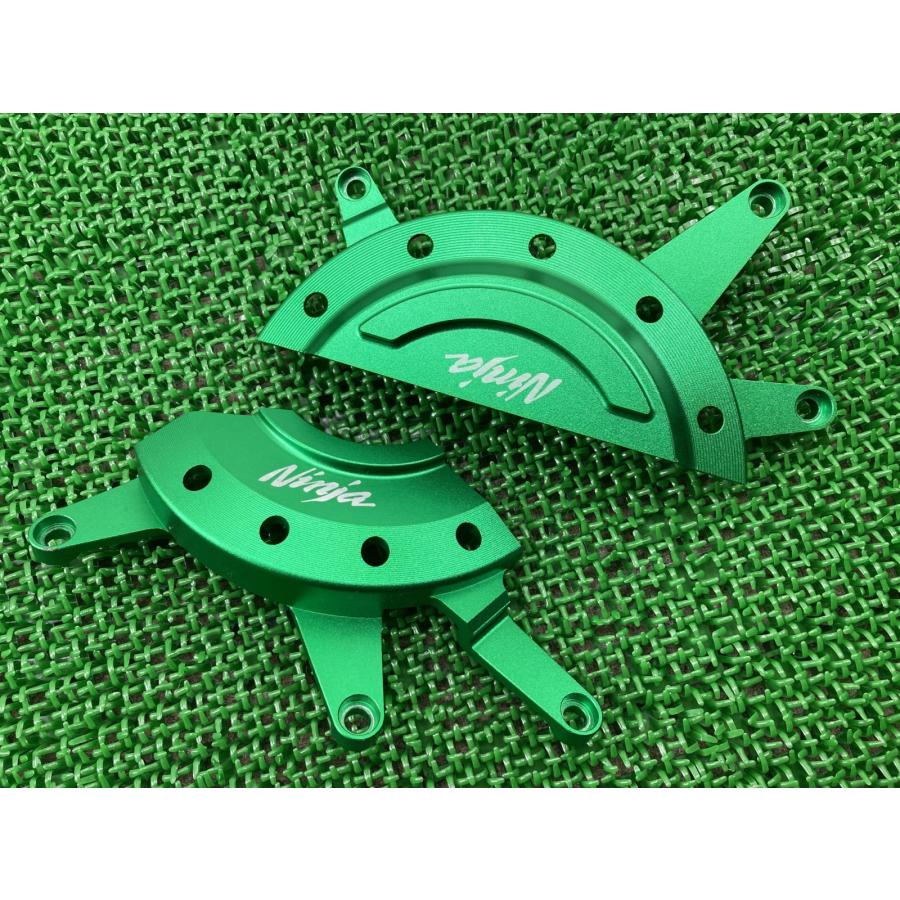 NINJA400 エンジンカバー 左右 緑 社外 バイク 部品 2019年式外し EX400G CNCアルミ 18年～21年 極上品 ハイクオリティー 【中古】 54 NINJA400 エンジンカバー 左右 緑 EX400G-A26*** 社外 中古 2019年式