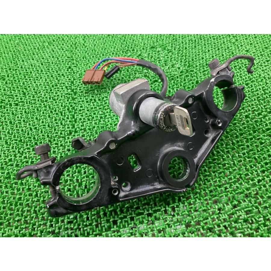 VF400F メインキーシリンダー MF2 ホンダ 純正 バイク 部品 NC13 キー1本 トップブリッジ 機能的問題なし 品薄 【中古】 35 ホンダ（HONDA） VF400F メインキーシリンダー MF2 純正 中古 バイク