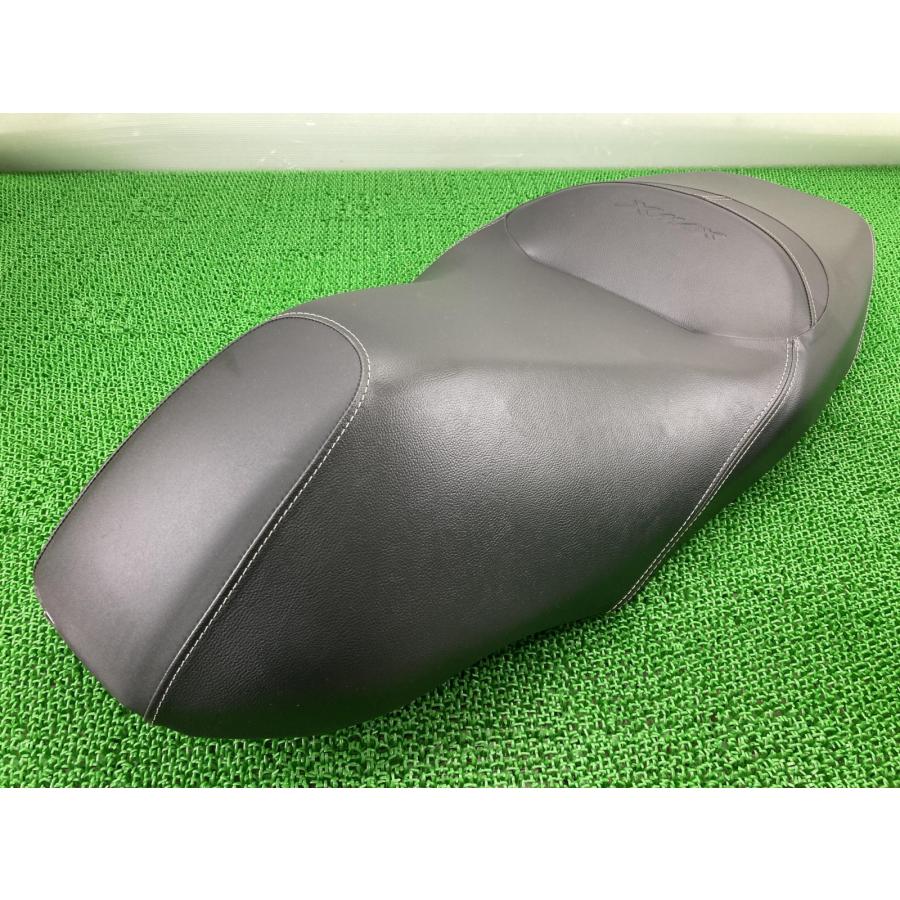 XMAX シート B74 SG42J-005*** ヤマハ 純正 2019年式外し SG42J 修復素材や張替えベースに 安心のノーマル X-MAX 【中古】 28 YAMAHA（ヤマハ） XMAX シート B74 SG42J-005*** 純正 中古 バイク