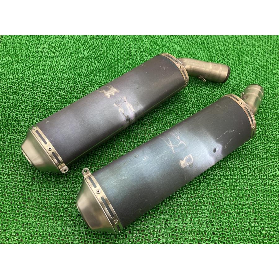 1098S サイレンサーマフラー 右 574.1.296.1D ドゥカティ 純正 バイク 部品 コケキズ無し 品薄 希少品 車検 Genuine 【中古】 71 DUCATI（ドゥカティ） 1098S サイレンサーマフラー 左右 573.1.299.1D