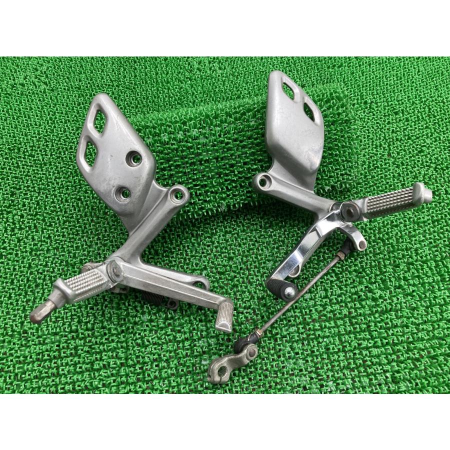 スズキ（SUZUKI） バンディット400 ステップ 左右 33D 純正 中古