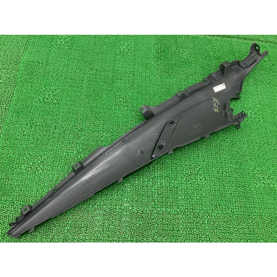 ジェンマ ロアカウル 右 黒 39H スズキ 純正 バイク 部品 CJ47A アンダーカウル ペイント素材に 割れ欠け無し 品薄 【中古】 13 スズキ（SUZUKI） ジェンマ シートカウル 右 黒 39H 純正 中古 バイク