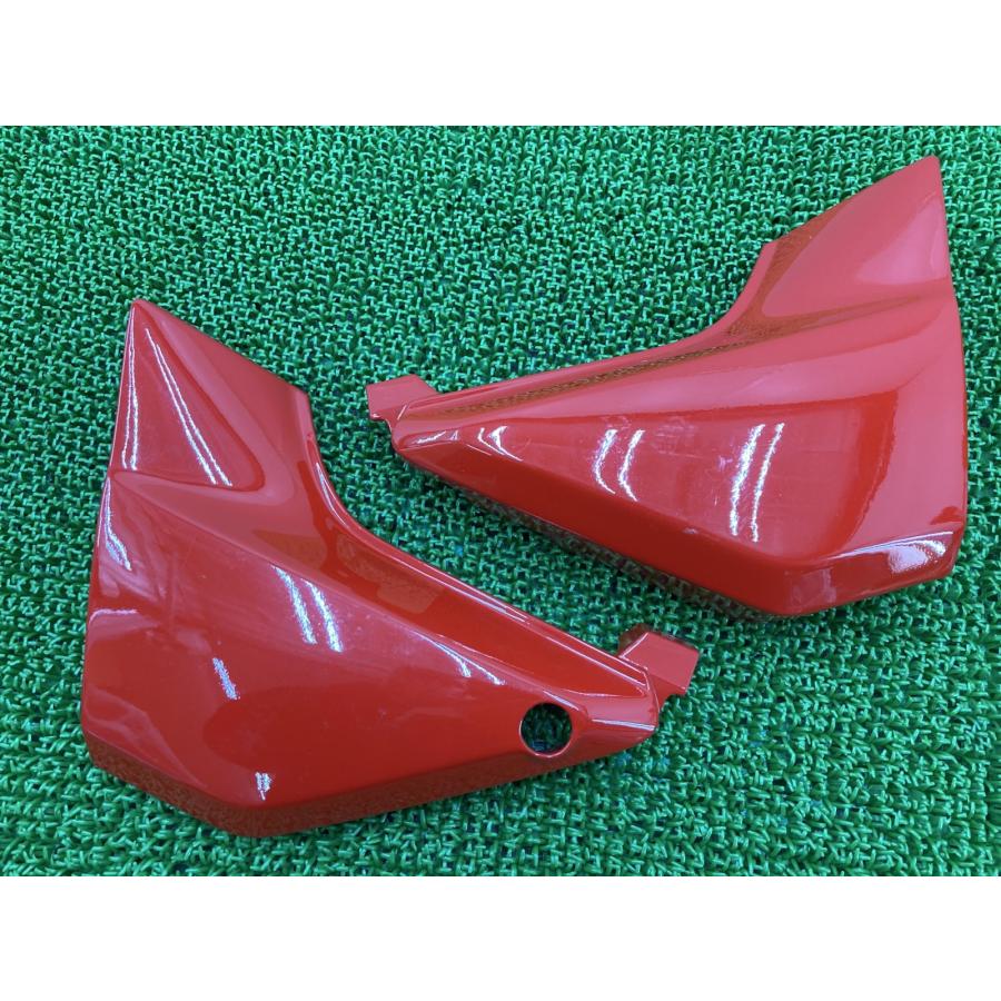 終了品② カワサキ（Kawasaki） ZRX400 サイドカバー 左右 赤 36001-1528 純正