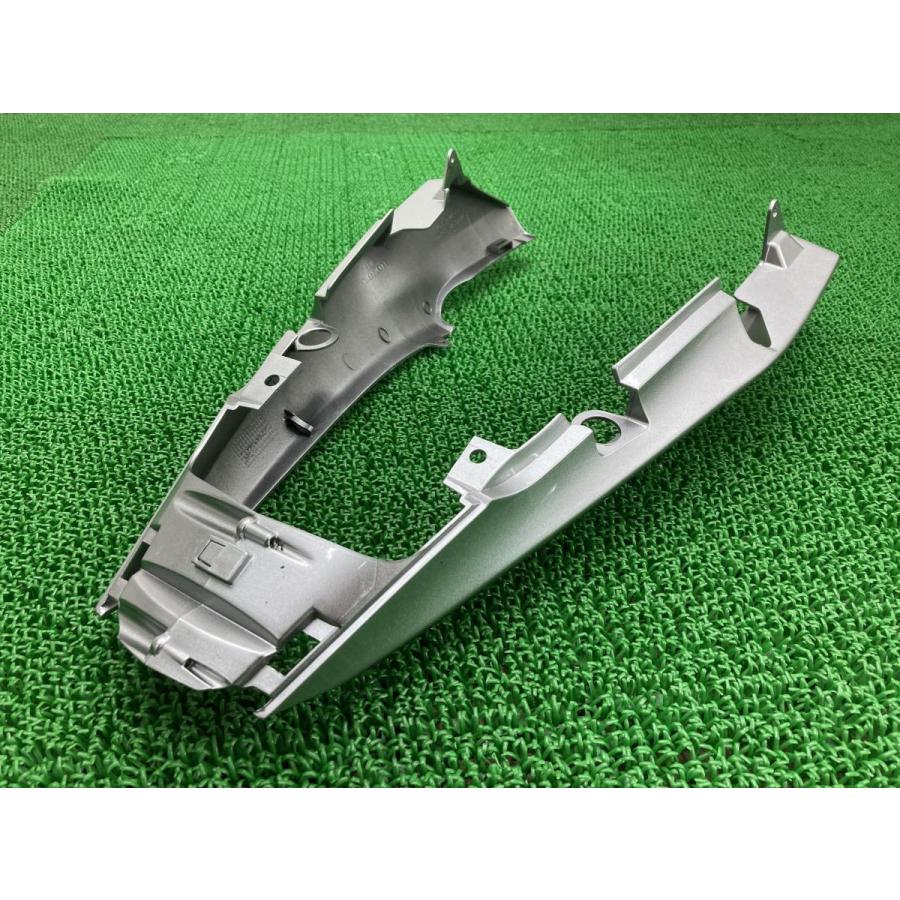 ホンダ（HONDA） NC700S テールカウル 銀 MGS 純正 中古 バイク 部品