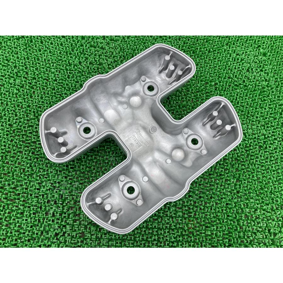 ボンネビルT100 シリンダーヘッドカバー 1261910 トライアンフ(TRIUMPH) 純正 トライアンフ エンジンカバー カムカバー 【中古】 56 TRIUMPH（トライアンフ） ボンネビルT100 シリンダーヘッドカバー