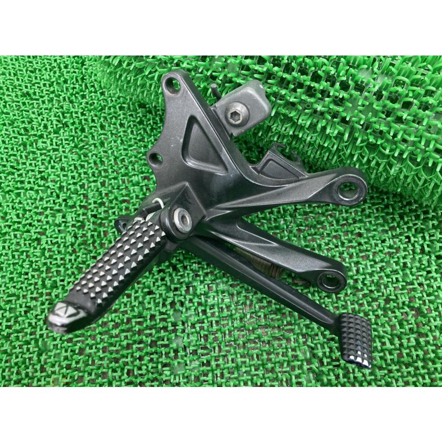 はざ カワサキ ZX-10R ステップ 右 0227 純正 中古 バイク 部品