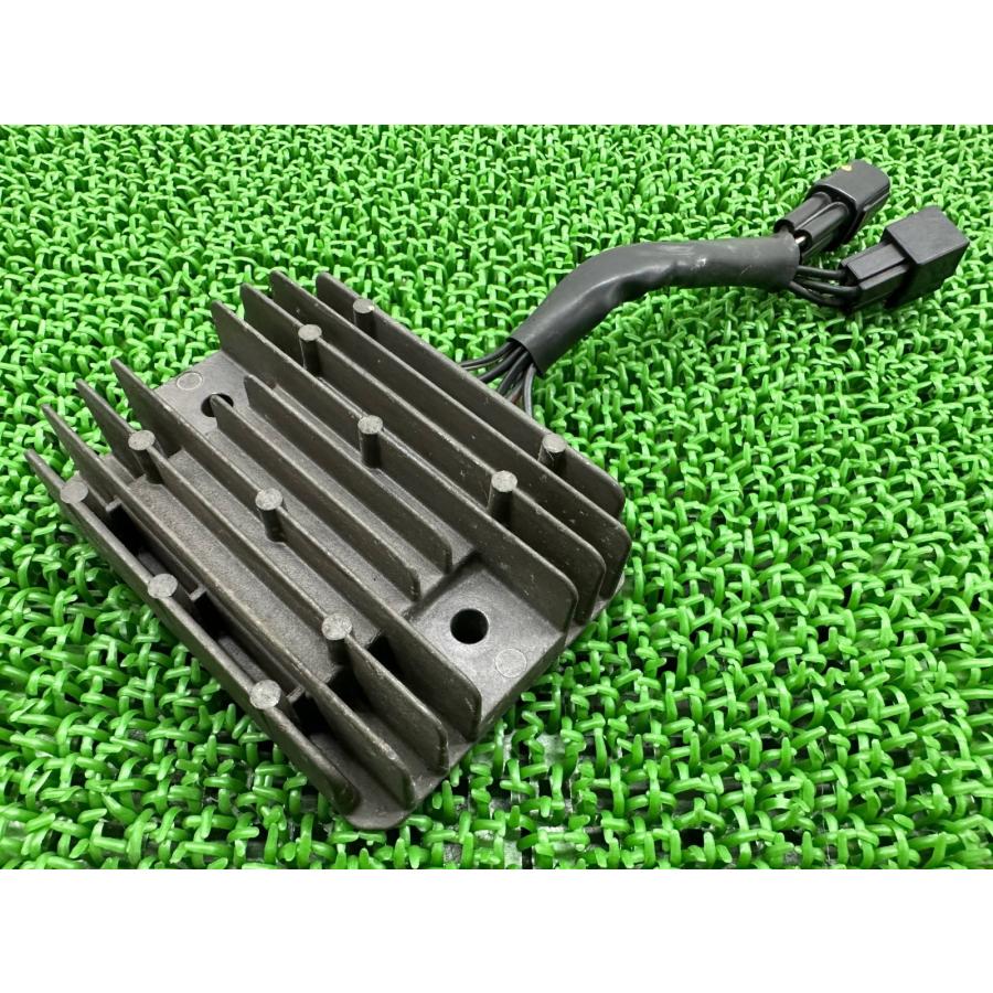 イントルーダー400クラシック レギュレター スズキ 純正 中古 バイク 部品 レギュレーター レクチファイア 機能的問題なし Hl スズキ（SUZUKI） イントルーダー400クラシック レギュレター 純正