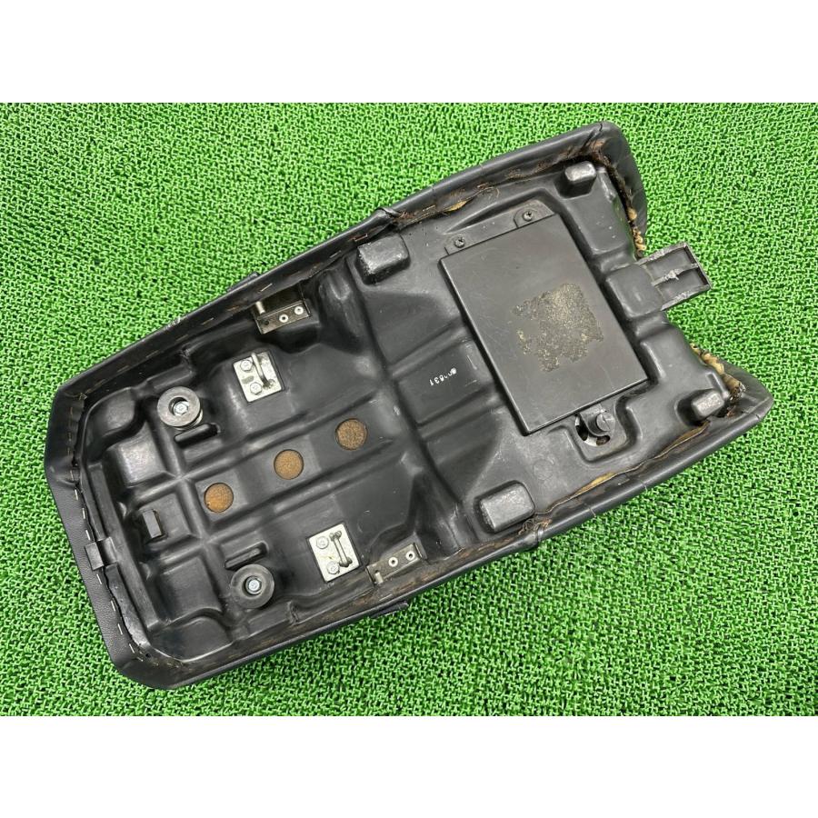 カワサキ（Kawasaki） GPZ900R シート 53001-1370 純正 中古 バイク