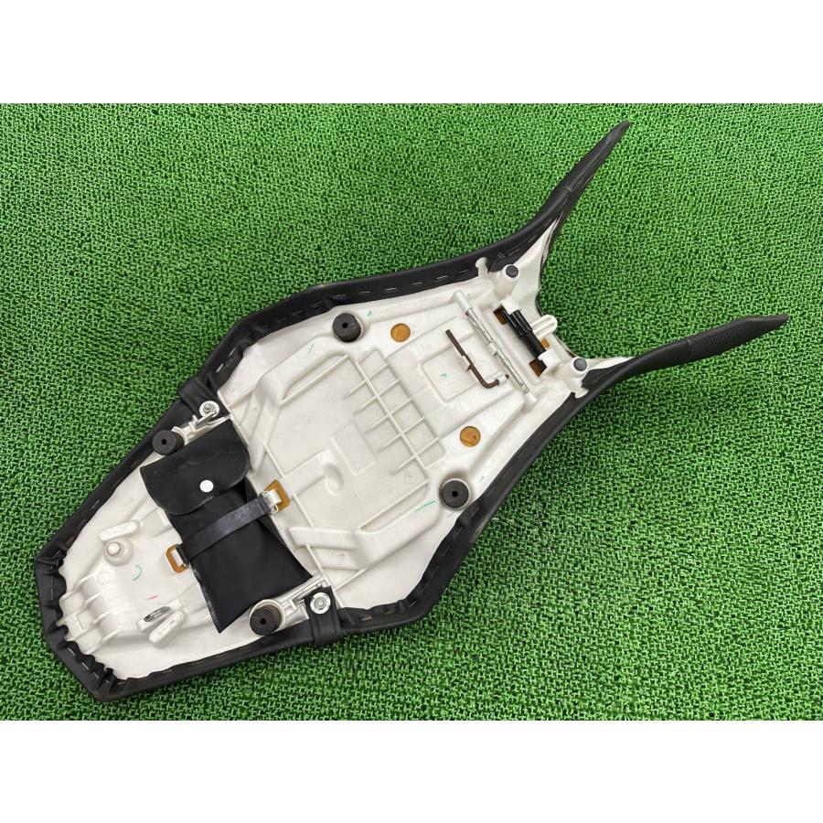 YAMAHA（ヤマハ） MT-09 シート 1RC 純正 中古 バイク 部品 RN34J MT09