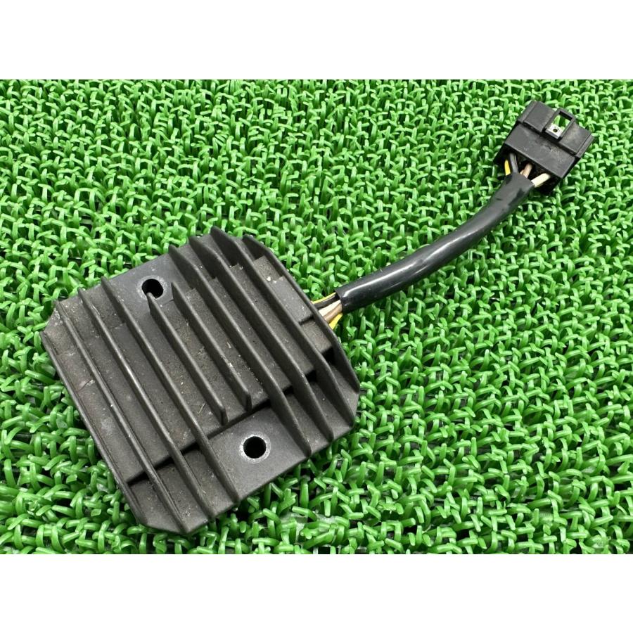 ZRX400 レギュレター カワサキ 純正 中古 バイク 部品 ZR400E レクチファイアー レギュレーター ZRX-IIにも 機能的問題なし Af カワサキ（Kawasaki） ZRX400 レギュレター 純正 中古 バイク 部品