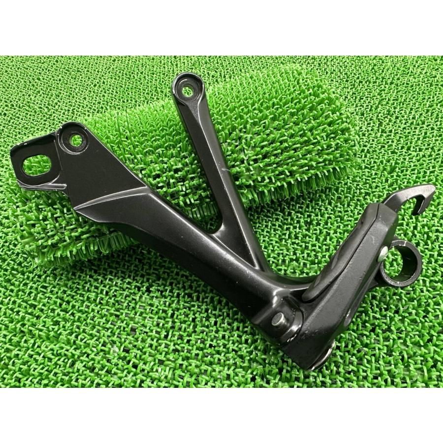 GSX1300Rハヤブサ タンデムステップ 左 10L スズキ 純正 中古 バイク 部品 EJ11A 隼 HAYABUSA ペグ マフラーステー Je スズキ（SUZUKI） GSX1300Rハヤブサ タンデムステップ 左 10L 純正