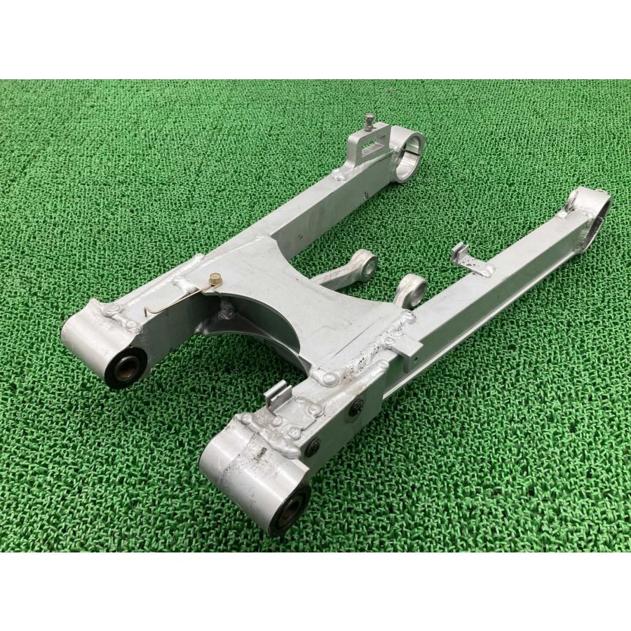 カワサキ（Kawasaki） GPZ900R スイングアーム 純正 中古 バイク 部品