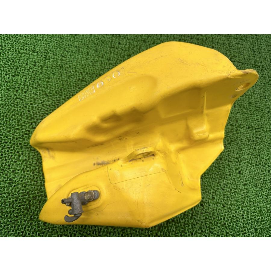 RM80 タンク 黄 スズキ 純正 中古 バイク 部品 RC11C ガソリンタンク ポリタンク キャップ フューエルコック 割れ欠け無し zK スズキ（SUZUKI） RM80 タンク 黄 純正 中古 バイク 部品 RC11C
