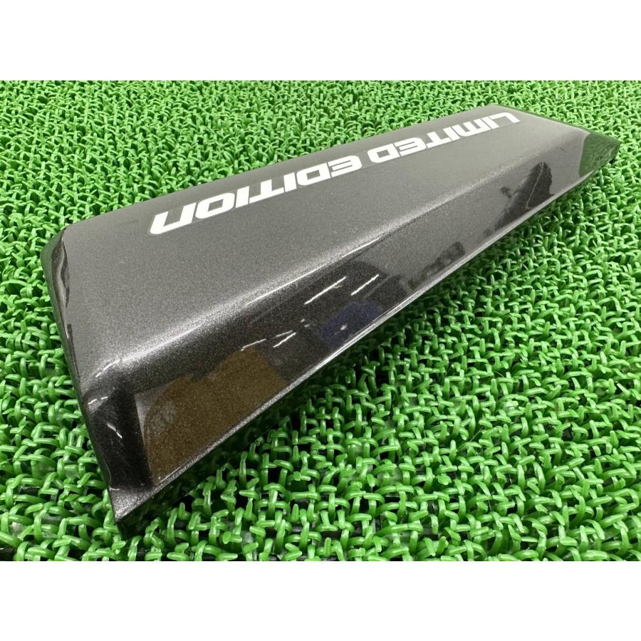 GSX250Sカタナ サイドカバー 右 ガンM 94431-49300 スズキ 純正 中古 GJ76A リミテッドエディション フロントサイドカウル 綺麗 Pc スズキ（SUZUKI） GSX250Sカタナ サイドカバー 右 ガンM 94431-49300