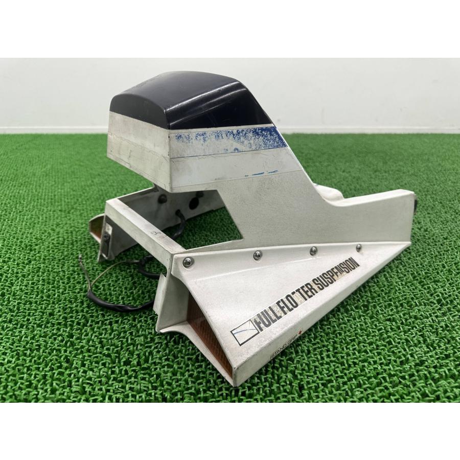RG250  ガンマ  シートカウル スズキ（SUZUKI） RG250ガンマ テールカウル 白 純正 中古 バイク 部品
