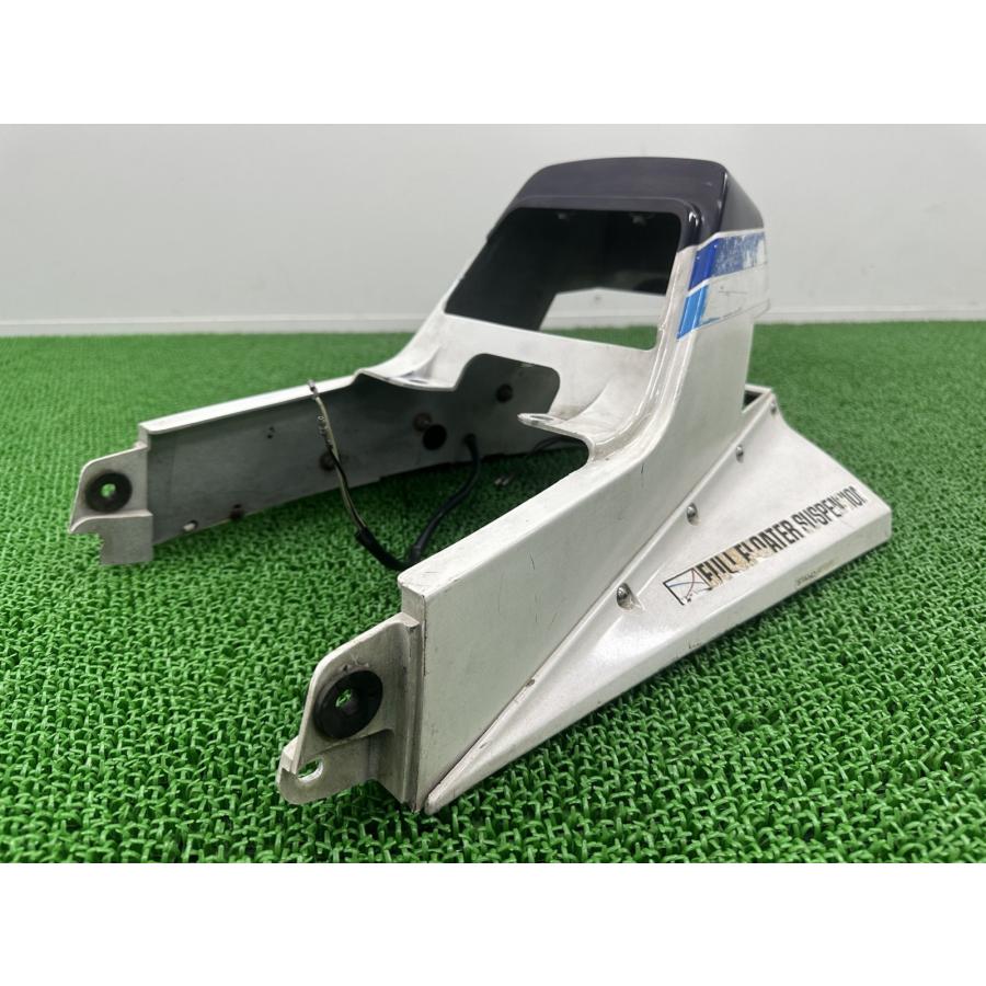 RG250  ガンマ  シートカウル スズキ（SUZUKI） RG250ガンマ テールカウル 白 純正 中古 バイク 部品