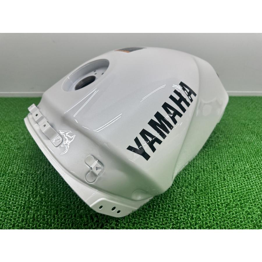 YAMAHA XSR900GP 純正タンク・タンクフロントカウル YAMAHA（ヤマハ） XSR900GP タンク パール 純正 中古 RN96J ノーマル