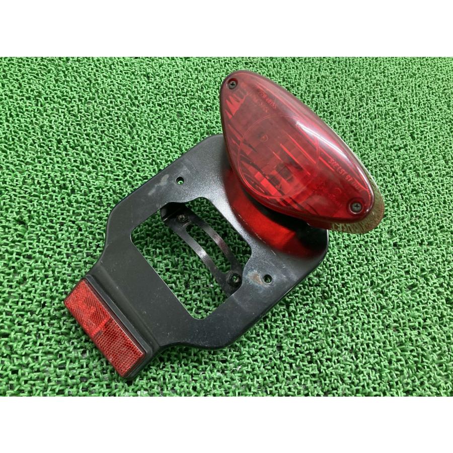【1えん】 カワサキ（Kawasaki） W650 テールランプ 220-40155 純正 中古 バイク
