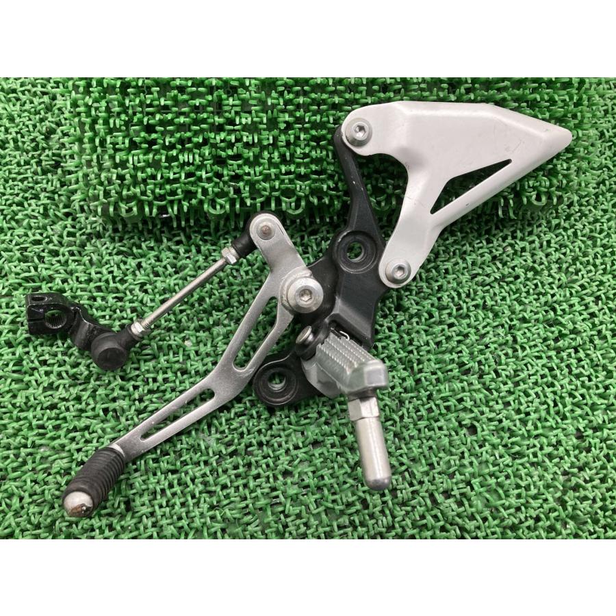 カワサキ（Kawasaki） NINJA400 ステップホルダー 左 DSC1-2 純正 中古